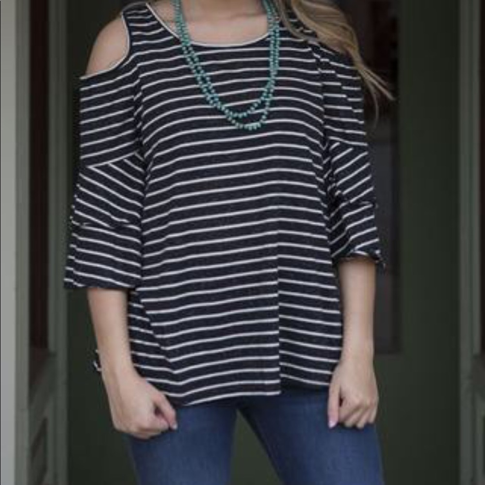 Open shoulder long sleeve top